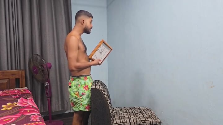 오빠방에 도와주러 왔다가 따먹히는 여동생