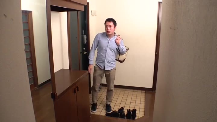 순결한 귀요미의 작은 보지를 겁탈하는 남자