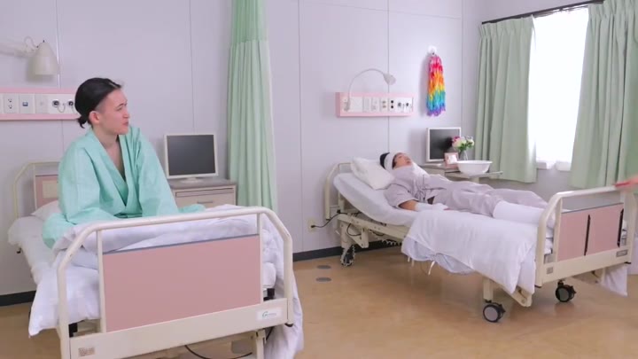 커튼사이로 섹스당하는 병문안온 미녀